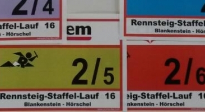 Mit der Startnummer 2 geht die Frauenstaffel an den Start.